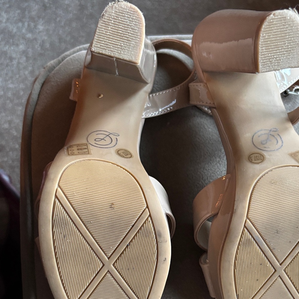 Chinese Laundry Women's Beige Strappy Heels - Picture 3 of 3